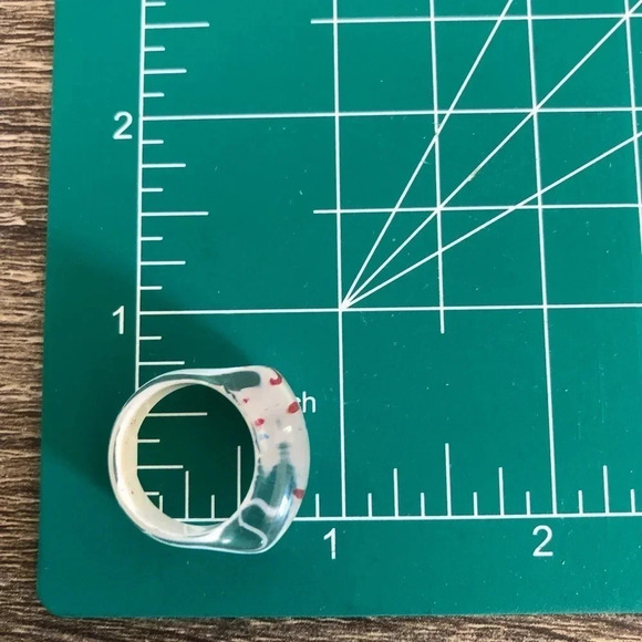 Vintage Lucite Ring - Picture 7 of 7